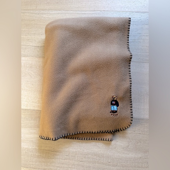 RALPH LAUREN fleece teddy bear throw blanket with black stitching detail - Picture 1 of 3